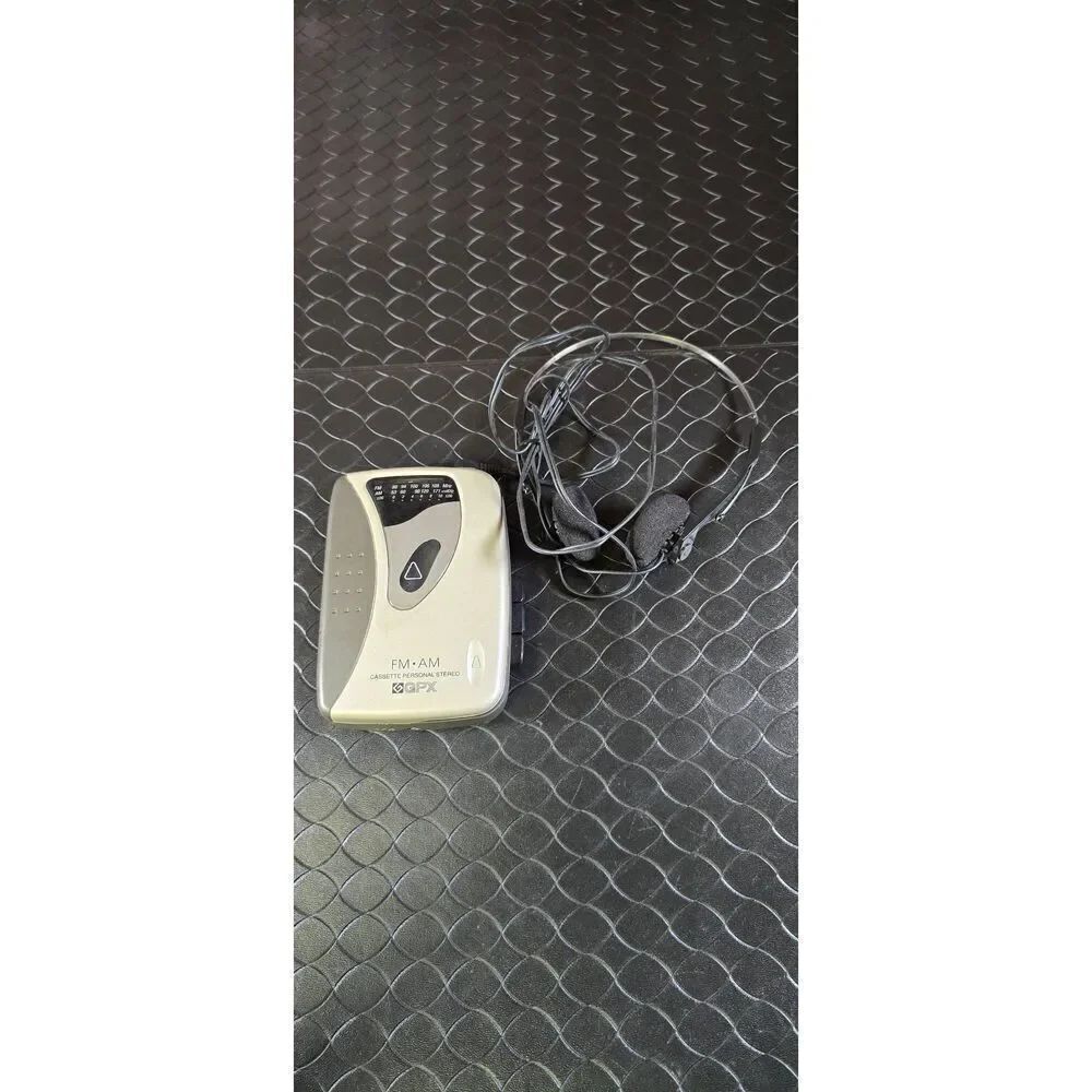 GPX C3125 Cassette Player Am FM Radio Headphone Detachable Belt Clip